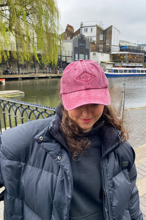 GORRA LAVADA BURDEOS