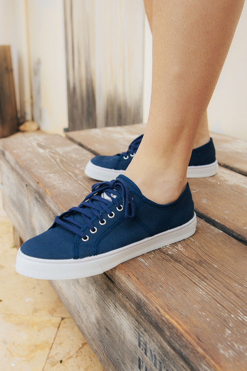 ECO NAVY SNEAKER