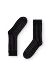 Calcetines cortos negros, con canalé brillante. Hechos con algodón