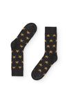 Calcetines de caña media con estampado de estrellas, 90 % algodón y logo NAIVE en la puntera; tejidos en España.