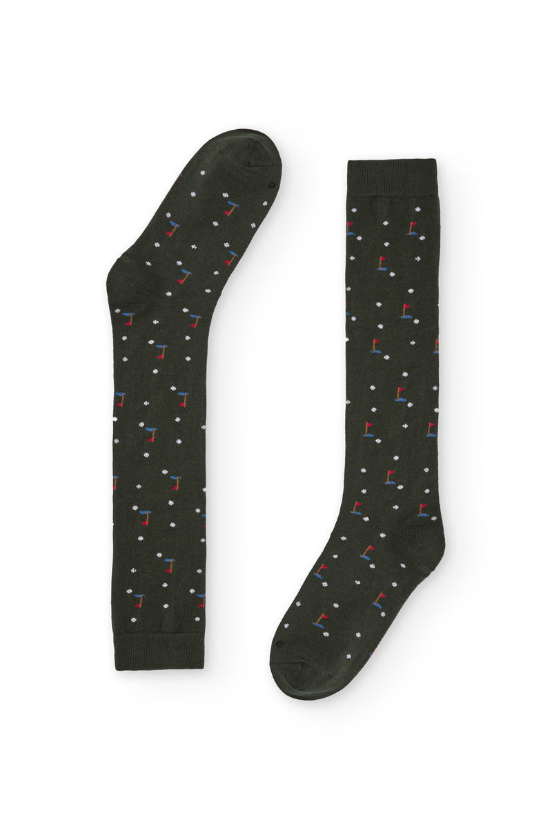 Calcetines verdes de caña alta con estampado de golf, 90 % algodón y logo en la puntera, tejidos en España.