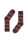 Calcetines rugby de caña media con rayas anchas color caldero y verde oscuro, 90 % algodón y logo NAIVE en la puntera; tejidos en España.