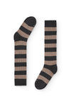 Calcetines rugby de caña alta con rayas anchas gris oscuro y marrón, 90 % algodón y logo NAIVE en la puntera; tejidos en España.