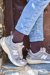 Calcetines caña alta color burdeos con patrón espiga, algodón suave y poliamida, logo en la puntera, producción española.