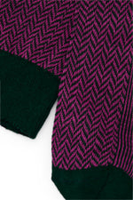 Calcetines knee-high verde y rosa con diseño de espiga, mezcla de algodón y lycra, detalle NAIVE en la punta; fabricación española.