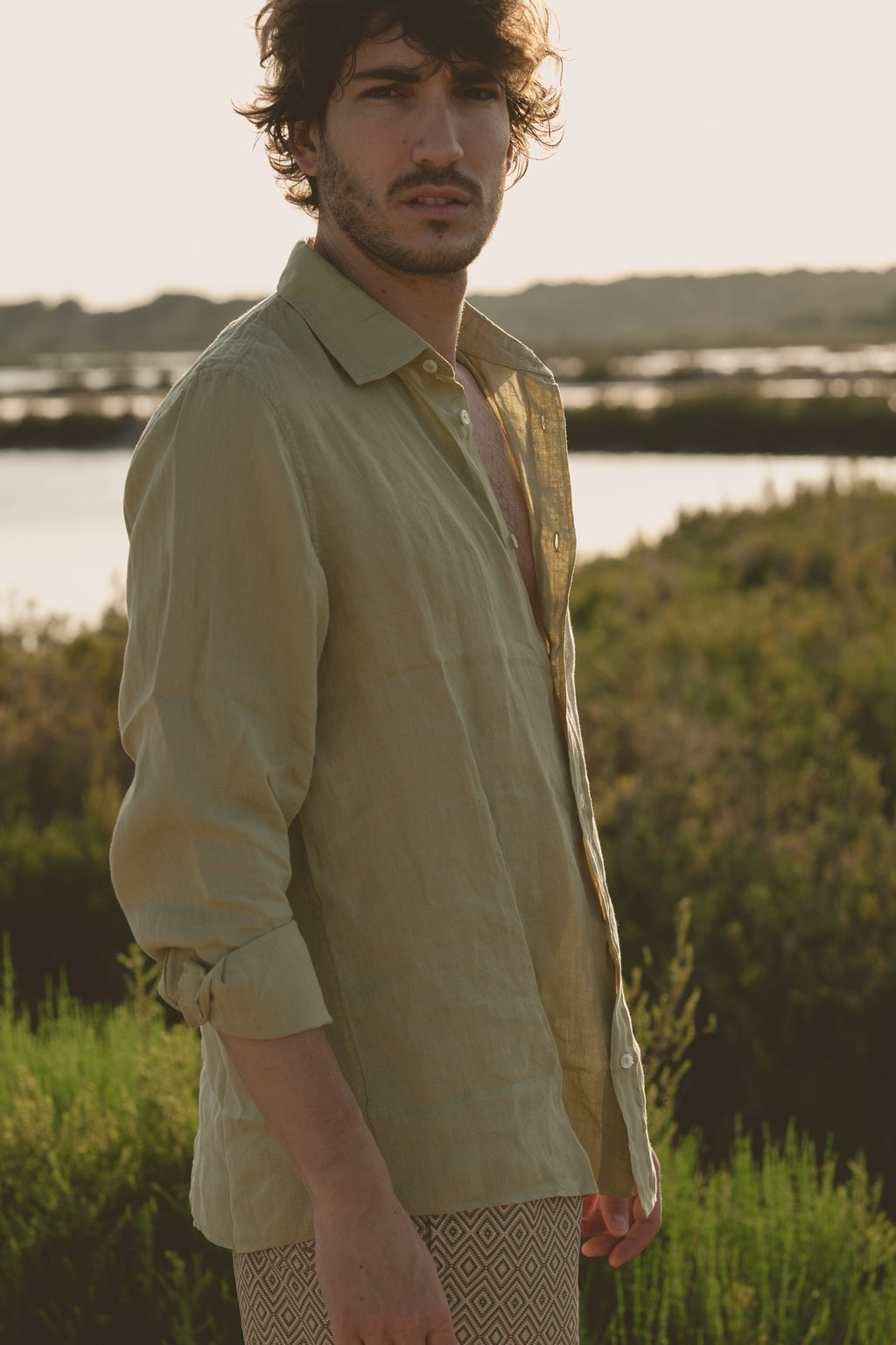 camisa de lino verde hombre