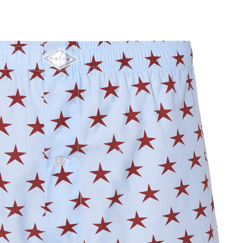 Ropa interior masculina en algodón azul claro con diseño de estrellas, cinturilla elástica y botonadura delantera para mayor comodidad.