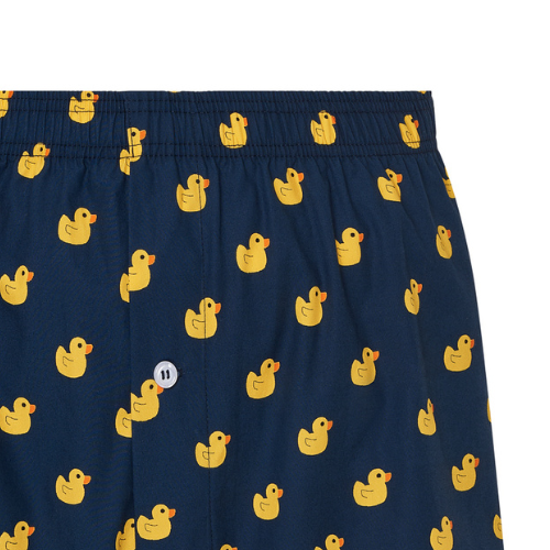 Ropa interior masculina en algodón azul índigo con diseño de patos, cinturilla elástica y botonadura delantera para mayor comodidad.