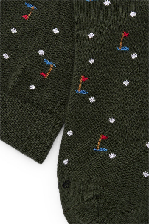 Calcetines knee-high verdes con diseño de palos y pelotas de golf, mezcla de algodón y lycra, detalle de logo, fabricación española.